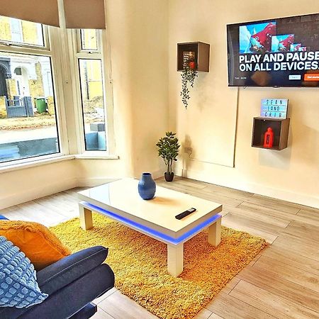 ロンドン Stratford City - Luxe House With Gardenヴィラ エクステリア 写真